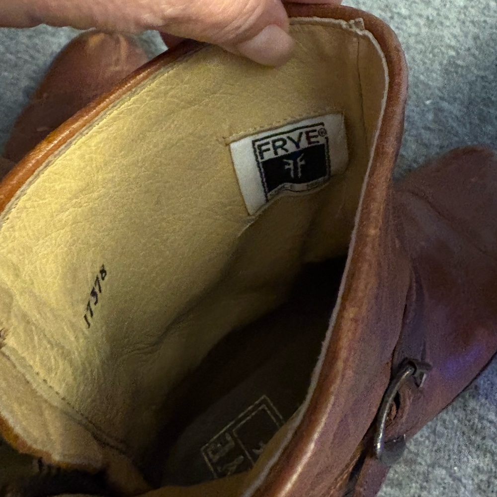 FRYE Conag Veronica Short Zip-Up Back Boots